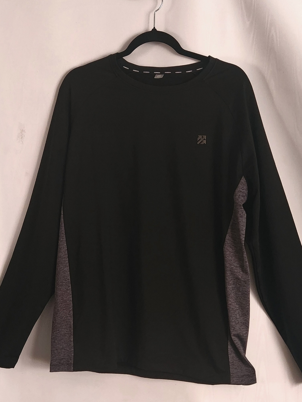 NWOTMen's Black Long-Sleeve Performance Shirt w/Heathered Grey Panels Size XL